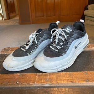 Nike Air Max Axis Prem Black & Grey. Size 8M.